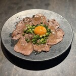 しなもん堂 - ネギ塩牛タン炙りユッケ風