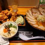 麺と鉄板焼き つづら - チャーシュー麺 + 明太マヨご飯 250円 + 唐揚げビッグ 750円