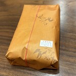 天むす 千寿  - オレンジの包みの千寿がマイ フェイバリット　緑の千寿がエスカにある（確か近鉄ホームも緑千寿）