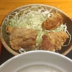 麺と鉄板焼き つづら - セットの唐揚げは、３個で、６０グラム