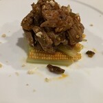 CHINESE DINING 瑞 - 牛モモ肉の四川唐辛子和え【裏側からのショット】