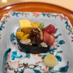 銀座 しのはら - 太巻きは贅沢に大きく切った具材で立派に。