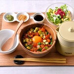 サーモンポキごはんセット～特製お出汁のお茶漬け、サラダ付き