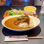 肉バル ガシキッチン - とろける特大牛タンカレー