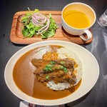 肉バル ガシキッチン - とろける特大牛タンカレー