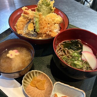 ランチ！2種選べる楽しさと、満足感。組み合わせ自由！