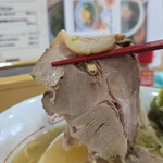 地鶏ラーメン ありがとう - うで肉？の絶品チャーシュー 旨い