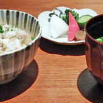 鉄板焼 濠 - 季節の焼御飯、香の物、赤だし汁