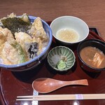 博多水炊き・鶏すき鍋 西新初喜 - 