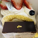 パティスリー ティティ - イチゴのロールケーキとオペラ