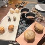 熊や - 5種のアミューズ　あんぽ柿のムースとコウイカの最中とカカオポタージュというチョコのスープが特に美味でした