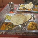 タージ・マハール ファクトリー店 - ナンめちゃデカいのに2枚余裕で食べちゃった