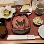 鮨政庭 - 中とろ丼1800円、サラダ•茶碗蒸しセット300円