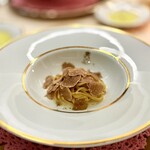 SALONE TOKYO - ベースは バターソースです。白トリュフが沢山掛けられていて、とても美味しかったです。