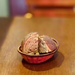 ミネバル - ②【パン】
アオサを練り込んだ焼立て自家製パン　
※ お代り可