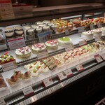 フロプレステージュ - 料理写真:ショーケースの様子①。