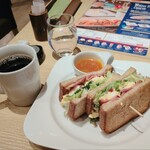むさしの森珈琲  - 料理写真:ベーコンエッグサンド(スープ付)：89円
  、〔セットブレンドコーヒー〕：473円