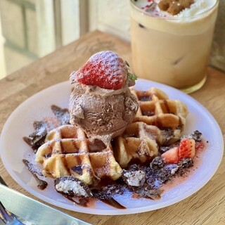 SUNDAY FULLER CAFE_1