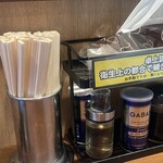 豚山 横浜西口店 - 卓上調味料