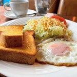 サガン - モーニングサービスD目玉焼セット ¥600