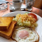 サガン - モーニングサービスD目玉焼セット ¥600
