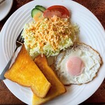 サガン - モーニングサービスD目玉焼セット ¥600