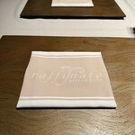 ラッフィナート - 店名入りのナプキンはセンスの良いカラーリング。