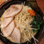 横浜家系ラーメン 麺田 - 料理写真: