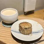 アンドテイ - ・金木犀紅茶ソイミルクティー
      ・塩麴スコーン カカオとチャイ