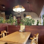 ウッドペッカー - 落ち着いた懐かしい雰囲気の店内