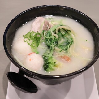 薬膳スパイス香る◆深い旨みが魅力の和牛骨スープと酸辣燙