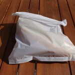 桃屋 - ビニール袋に入れてくれます