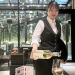 District Brasserie, Bar, Lounge - グラスでシャルドネ〜♬