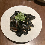 District Brasserie, Bar, Lounge - ムール貝の白ワイン蒸し