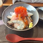 浜焼き白浜家 - 海鮮丼(ご飯少なめ)