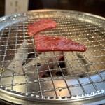 炭火焼肉 やまもと - 炭で焼きます