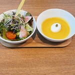 dining Pono - サラダ（玉ねぎドレッシング）とスープ