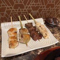 馬刺しと焼き鳥 グルマン三年坂 - 