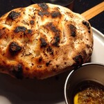 Royal Garden Cafe うめきた - フォカッチャ　オリーブオイルつけて