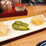 ワインとやきとり 東高円寺 - 漬物3種盛り合わせ　大根、きゅうり、白菜
