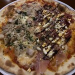 バーニコゴテンバ - 鶏肉とキノコのピザ/生ハムのピザ