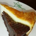 オオミヤコーヒーロースターズ - 濃厚ベークドチーズとガトーショコラのハーフ＆ハーフ！嬉しい♪