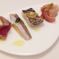 魚介のイタリア料理 murata - （前菜）メジマグロのスカモルツァチーズ、ハタハタのバジルソース、太刀魚と林檎のコンポート、赤貝の洋ワサビ☆