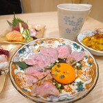 ミエノカクレガ - 黒毛和牛の低温調理レアユッケ