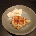 ブッフェ アンド カフェ ラ マレーア - ワッフル、バニラアイス