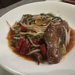 齋光飯店 - めっちゃうまいレバニラです