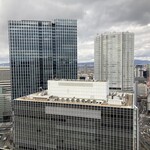 中納言 - 駅前ビルと阪急うめだ百貨店のビル群