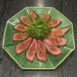 相撲茶屋たごちゃん - ※赤字覚悟※赤身の旨味が濃い希少部位『イチボ』を表面だけ香ばしく焼き上げました。噛むほどに広がる赤身のコクをご堪能ください