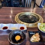 梨の家 - 無煙ロースターで煙はほぼ出ません。服にも匂いがつきませんでした♪