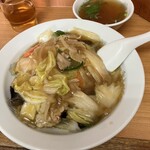 中華 兆徳 - 「中華丼」！味付け、トロミのあん、全ての塩梅は絶妙。美味しいです。